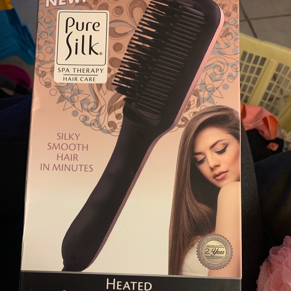 Heated straightening brush
